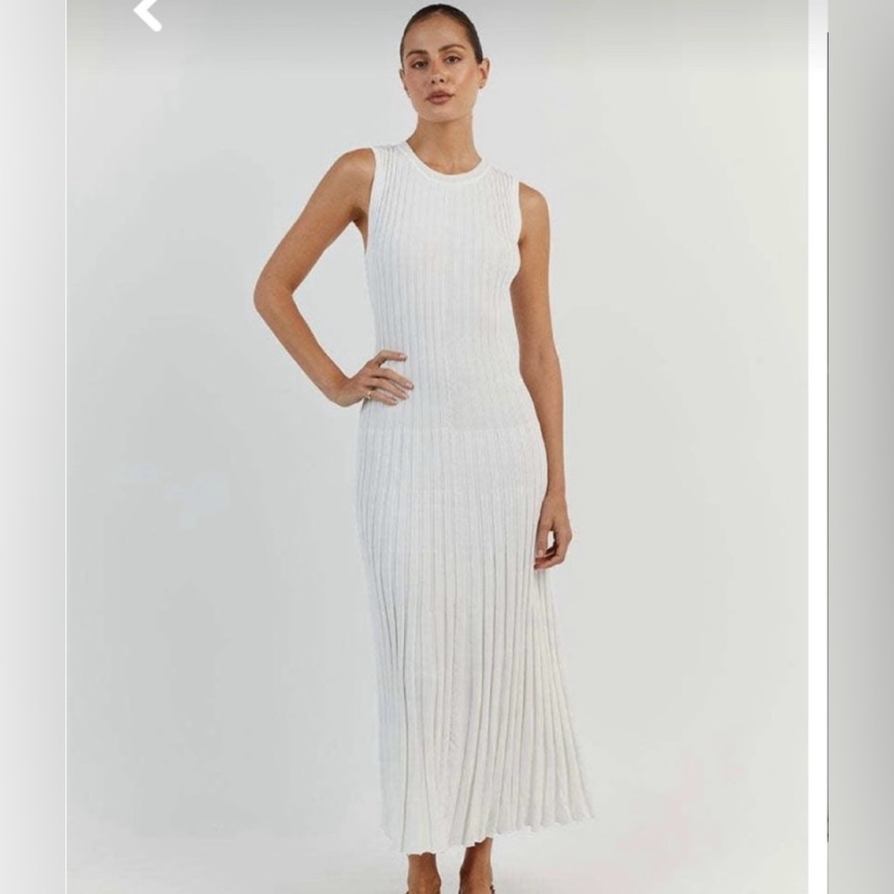 Dissh ada sleeveless midi dress